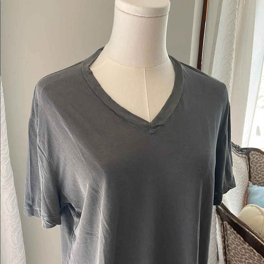 James Perse Size 1 Small EUC Classic Gray Asphalt V-Neck Top Cotton Shirt - Picture 3 of 10